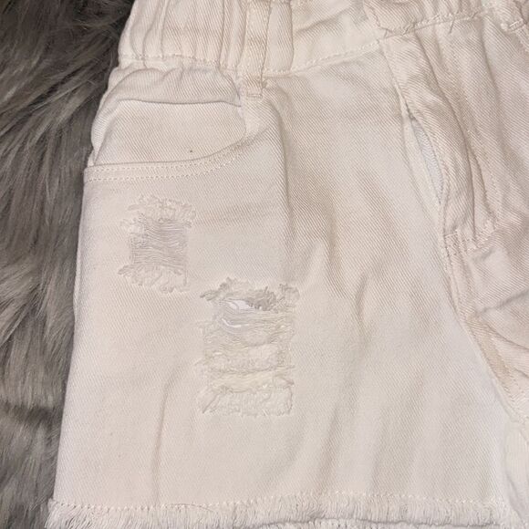 NWT raw trim white denim shorts. Size 6-7/130. - Picture 5 of 8